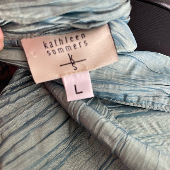 Cool Kringle jacket. Large. True color shows in #2 - Picture 10 of 13